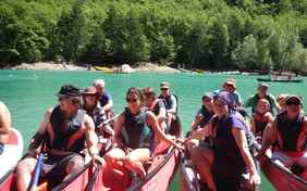 Gemeinsam unterwegs: Kanutour im Sportcamp Provence